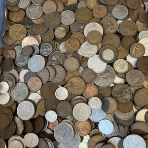 Lote a granel de monedas principalmente británicas y algunas mundiales de 1,25 kg elegidas al azar - Imagen 1 de 13