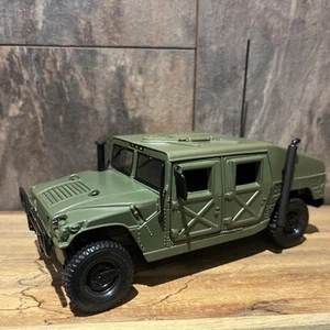 Maisto Humvee Military Vehicle 1:27 Scale Diecast Model, Hummer - Picture 1 of 5
