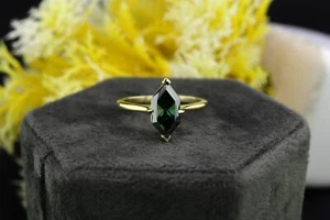 Anello lungo esagono verde moissanite solitario minimalista fidanzamento promessa ring - Foto 1 di 11