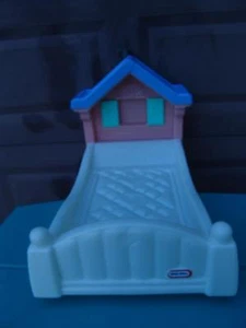 LITTLE TIKES COTTAGE BABY DOLL BED PINK/BLUE CHILD SIZE PRE - OWNED VERY NICE - Picture 1 of 1