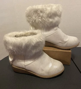 GYMBOREE Boots White Metallic Faux Fur Trim Toddler Girl Size 2 Bow On Back - Picture 1 of 11