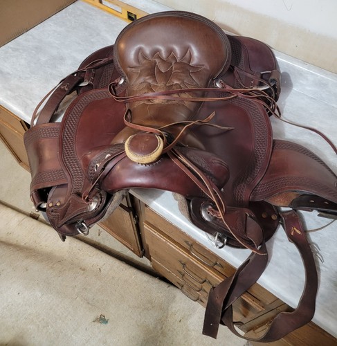 tucker saddle gently used