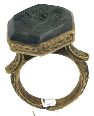 Antique-Style Ring with Octagonal Intaglio Stone | UK Size Q | 10.7g | Engraved - Image 1 of 4