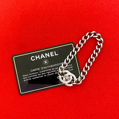 Bracciale CHANEL Turnlock COCO Mark bracciale placcato in lega argento 68235 - Immagine 1 di 4