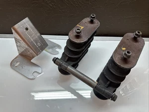 One Pair Hendrickson Haulmaax 460 Bolster Springs Wear Plate - Picture 1 of 6