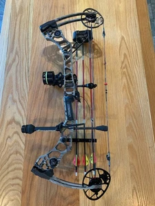Mathews Avail right hand compound bow - COMPLETE PACKAGE - Picture 1 of 15