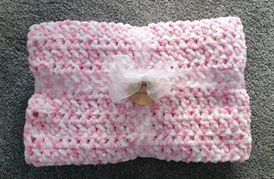 Hand Crocheted Beautiful Super Soft Medium Size Baby Blanket in Raspberry - Afbeelding 1 van 4