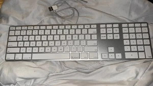Apple A1243 Wired USB Keyboard w/ Numeric Keypad - TESTED - Photo 1/5