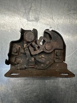 1988-1998 Chevy GMC C/K 1500 2500 3500 Silverado Sierra Truck Hood Latch OEM — 第 1/3 张图片