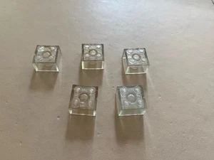 Lego durchscheinend 2x2 Steine x5. Kostenloser UK P&P - Bild 1 von 1