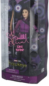 Kate Bishop Hawkeye 12" Figur Disney ~ SIGNIERT von HAILEE STEINFELD - NEU IM KARTON COA - Bild 1 von 4