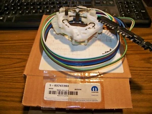 3747203  MOPAR TURNSIGNAL SWITCH - Imagen 1 de 4