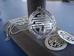 VINTAGE CHINESISCHER EXPORT LANGLEBIGKEIT CHARAKTER ANHÄNGER/OHRRING SET REINES SILBER - Bild 1 von 6