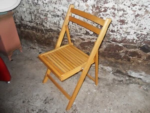 Silla plegable vintage de madera de pino de mediados de siglo asiento de listones silla escolar de jardín - Imagen 1 de 5