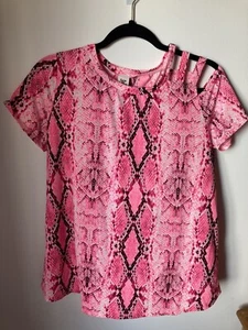 Women’s Pink Short Sleeve Top Size Small Wrinkle Free Fabric - Picture 1 of 3