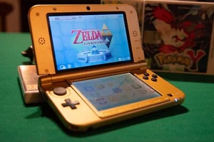 Nintendo 3ds xl Zelda a link between World edition + 3 games - Foto 1 di 14