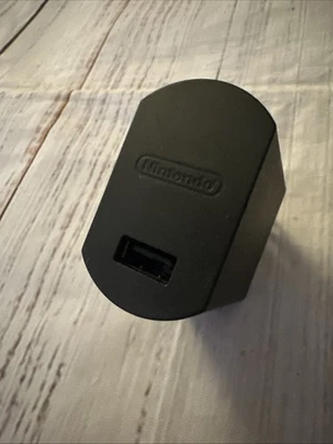 Adaptador de CA Nintendo USB, modelo CLV-003 Foto 1 de 3