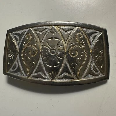 Vintage Unbranded Gold and Silver Tone 2.5 x 1.5” Lightweight Buckle - Image 1 of 4
