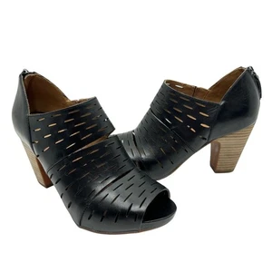 Clarks Okena Sass NWOB 8 Black Leather Posh Punched Peep Toe Block Heel Shooties - Picture 1 of 11
