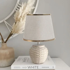 Lámpara de mesa moderna de tela blanca - 30 cm de altura, luz ambiental suave - Imagen 1 de 14
