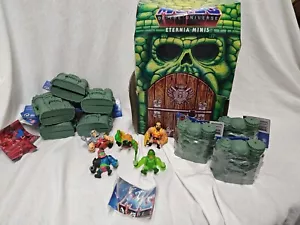 He-Man MOTU Eternia Minis 8 figuras (3 selladas) con exhibición Castle Grayskull - Imagen 1 de 8