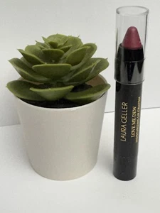New LAURA GELLER Love Me Dew Moisturizing Lip Crayon POINSETTIA - Picture 1 of 1