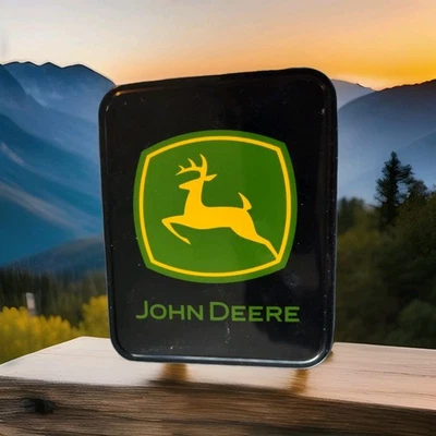 Carteira bi-dobrável preta masculina John Deere com logotipo aparência prata - Imagem 1 de 4
