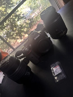 Cámara digital Nikon D5300 24,2 MP SLR - negra (lente 18-55 mm f/3,5-5,6G ED VR) Foto 1 de 4