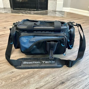 Bolsa/organizador de pesca resistente al agua salada Reaction Tackle - Bandejas NO incluidas - Imagen 1 de 9
