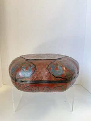 Коллекционная винтажная изогнутая и расписанная вручную красная лакированная коробка B11 - Изображение 1 из 4