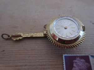 Vintage Eurastyle Emaille Schweizer Anhängeruhr in Form einer E-Gitarre - Bild 1 von 5