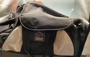 Flying Pig Marathon Cincinnati Duffle Bag Medium Shoulder Strap Pockets Black - Picture 1 of 8
