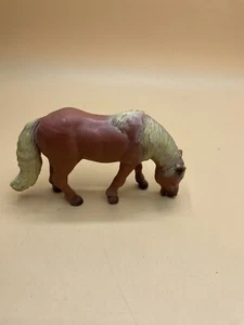 Schleich Haflinger Stute grasend 13209 - Bild 1 von 2