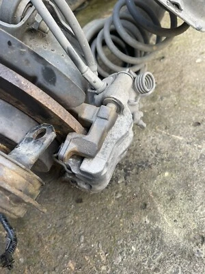 2004 - 2009 MAZDA 3 Rear Disc Brake Caliper W Bracket Left Driver Side 2.0 2.3 Foto 1 de 3