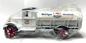1931 Hawkeye Tanker Bank - Ertl Mobilgas Socony-Vacuum #6 *NEW* - Picture 1 of 13