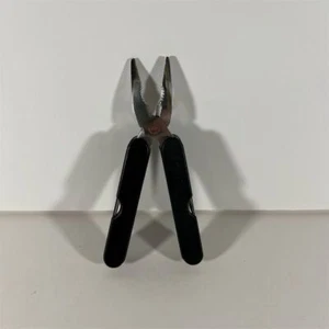 Juego de herramientas múltiples de acero inoxidable de 7 funciones - Duradero y versátil - Imagen 1 de 4