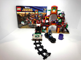 LEGO DC Comics Super Heroes: The Dynamic Duo Funhouse Escape (6857)