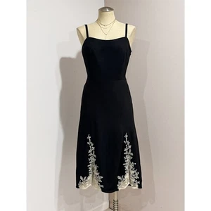 Due Per Due Damen schwarz weiß Blumen Spitze Party/Cocktail Midikleid Größe 8 - Bild 1 von 7