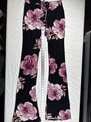 Pantalones para mujer Charlotte Russe acampanados con estampado floral elástico jersey rayón pequeños Foto 1 de 4