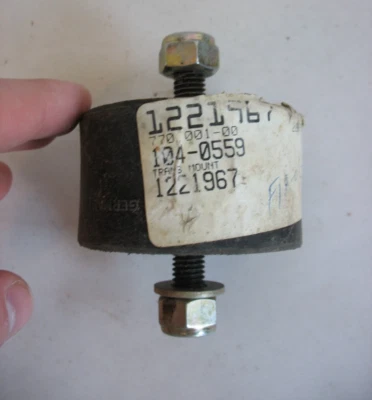 New OEM? Volvo Transmission Mount 104-0559 1221967 - Image 1 of 2