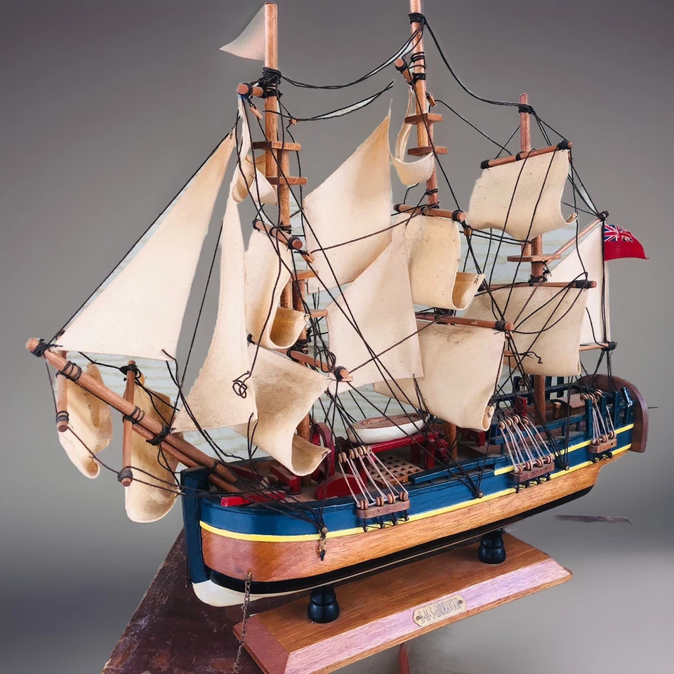 Barco de madera The Endeavor 19 x 18 vintage Foto 1 de 4