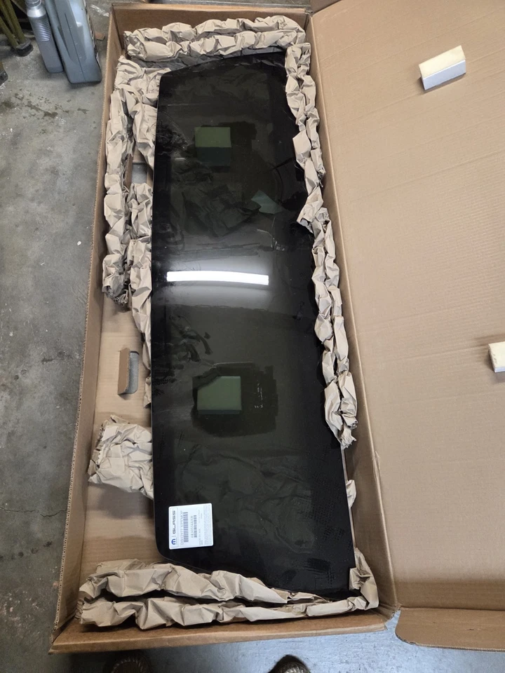 MoPar Back Lite Glass - Nuevo de Lote Antiguo - Ram 1500 2019 - P/N 68303344AB Foto 1 de 4