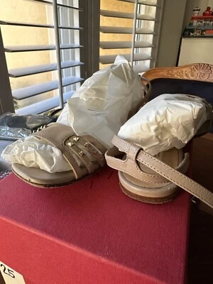 VALENTINO GARAVANI Sandalia Plana Rockstud Beige Correa en T Talla 36 Correa en el Tobillo Usada Foto 1 de 4