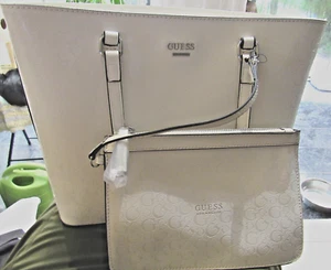 "Walsh" NWT 100% Authentic GUESS shoulder bag and insert in White - Picture 1 of 3