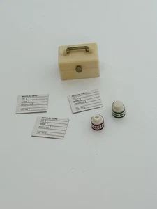 Sylvanian Families Vintage First Aid Bag Doctor Nurse Hospital Spares - Picture 1 of 6