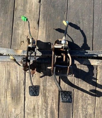 85-89 TOYOTA MR2 AW11 EMBRAGUE PEDAL CONJUNTO UNIDAD MONTAJE OEM Manual Foto 1 de 4