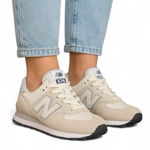 New Balance 574 Mujer 8 Beige Tostado Gamuza Clásico Retro Estilo de Vida Zapatos WL574AA2 - Imagen 1 de 9