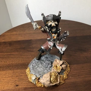Figura Sea of Thieves 2018 LootCrate Capitán Corazón de Llama con Base - Imagen 1 de 4