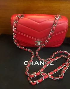 LOVELY AUTH CHANEL MINI CAVIAR CHEVRON ENVELOPE FLAP BAG - Picture 1 of 10