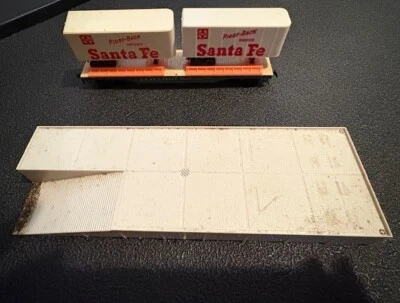 Pair VTG Tyco Piggy Back Semi=Trucks, Flatbed, and loading ramp - Image 1 of 4